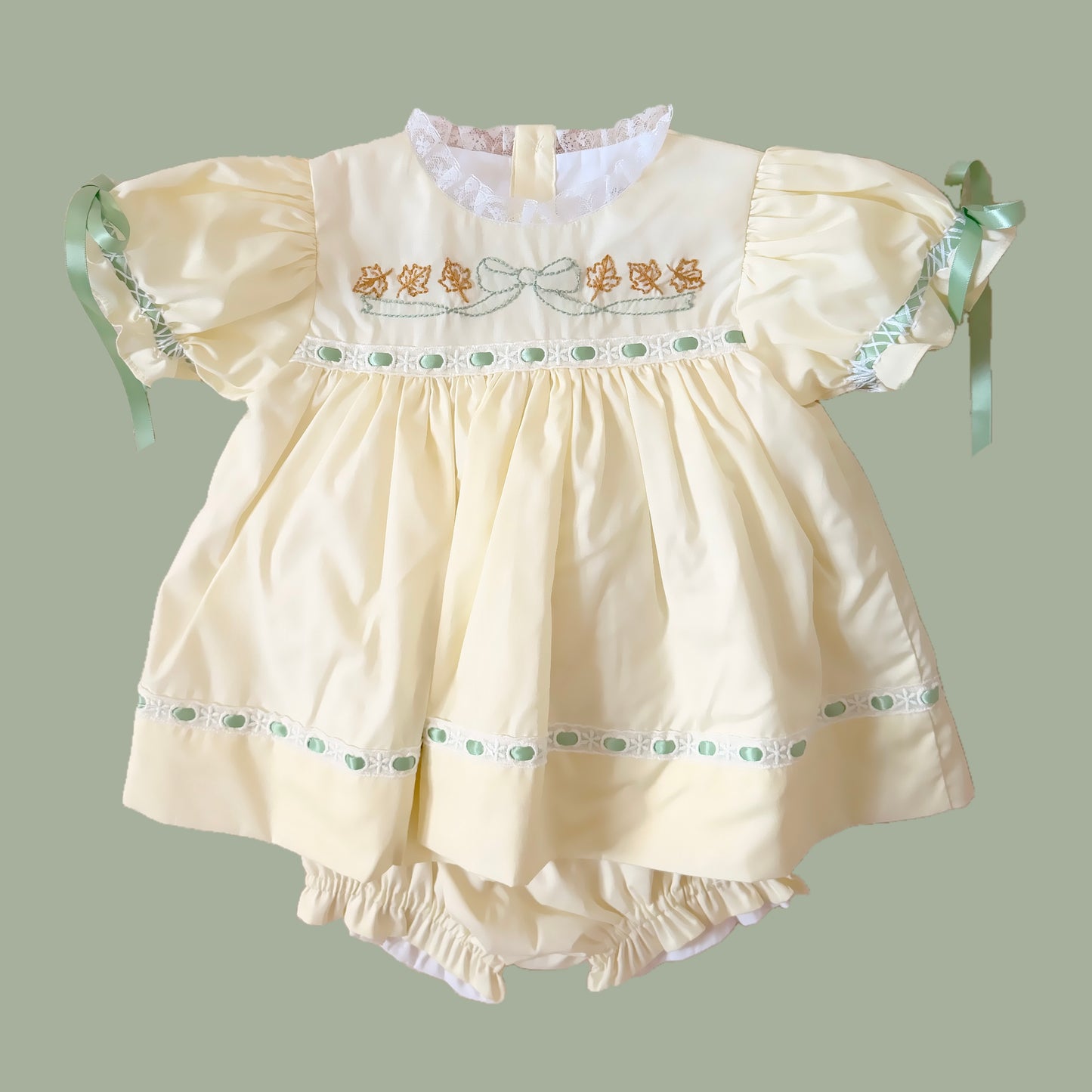 Cream Leaf Vintage Diaper Set