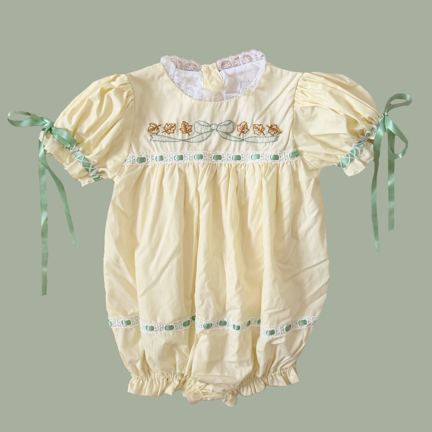 Cream Leaf Vintage Bubble