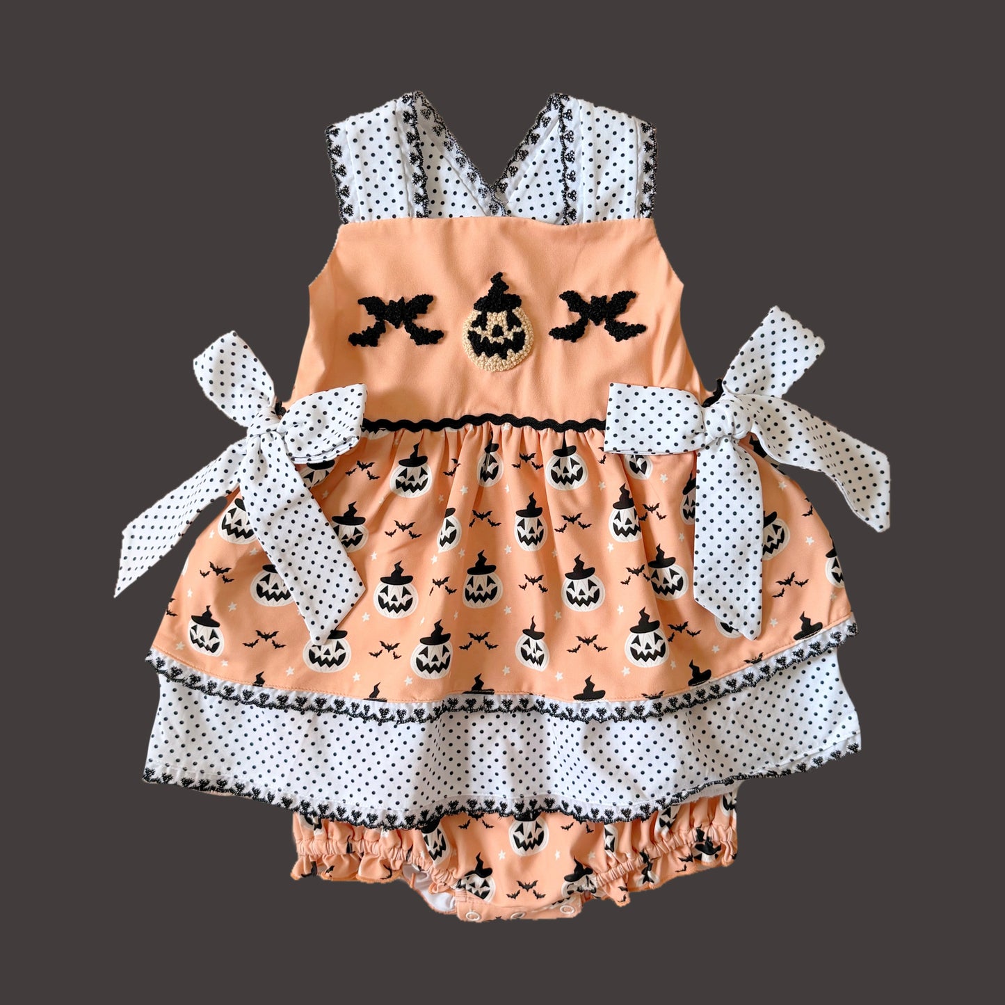 French Knot Pumpkin & Bats Skirted Bubble